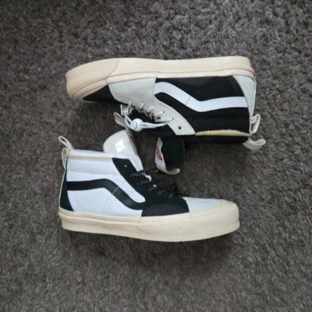 Vans ABC. Sk8 Hi EXT Women Size 8 Mismatched Black And White 012026 - Picture 6 of 11